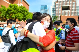 今年上海有四万多名考生具备本科填报资格，本科普通批录取结果7月25日公布