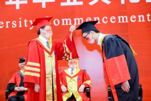 上海大学送别2022届毕业生，百年校庆标识发布