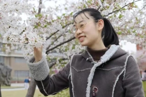 视障女孩从小来上海求学，本科考入华师大，如今即将成为复旦首位盲人研究生！